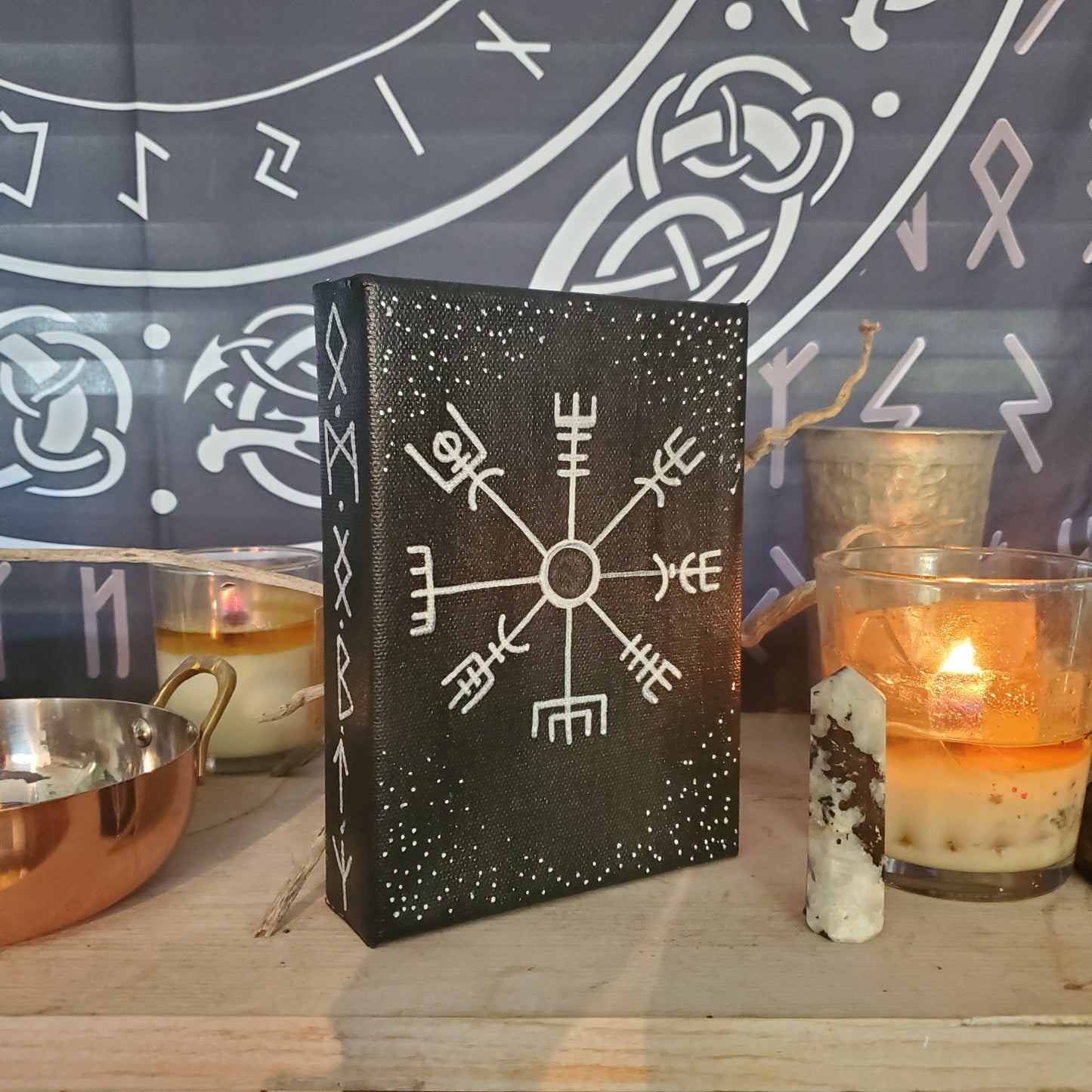 VEGVISIR Alter decor