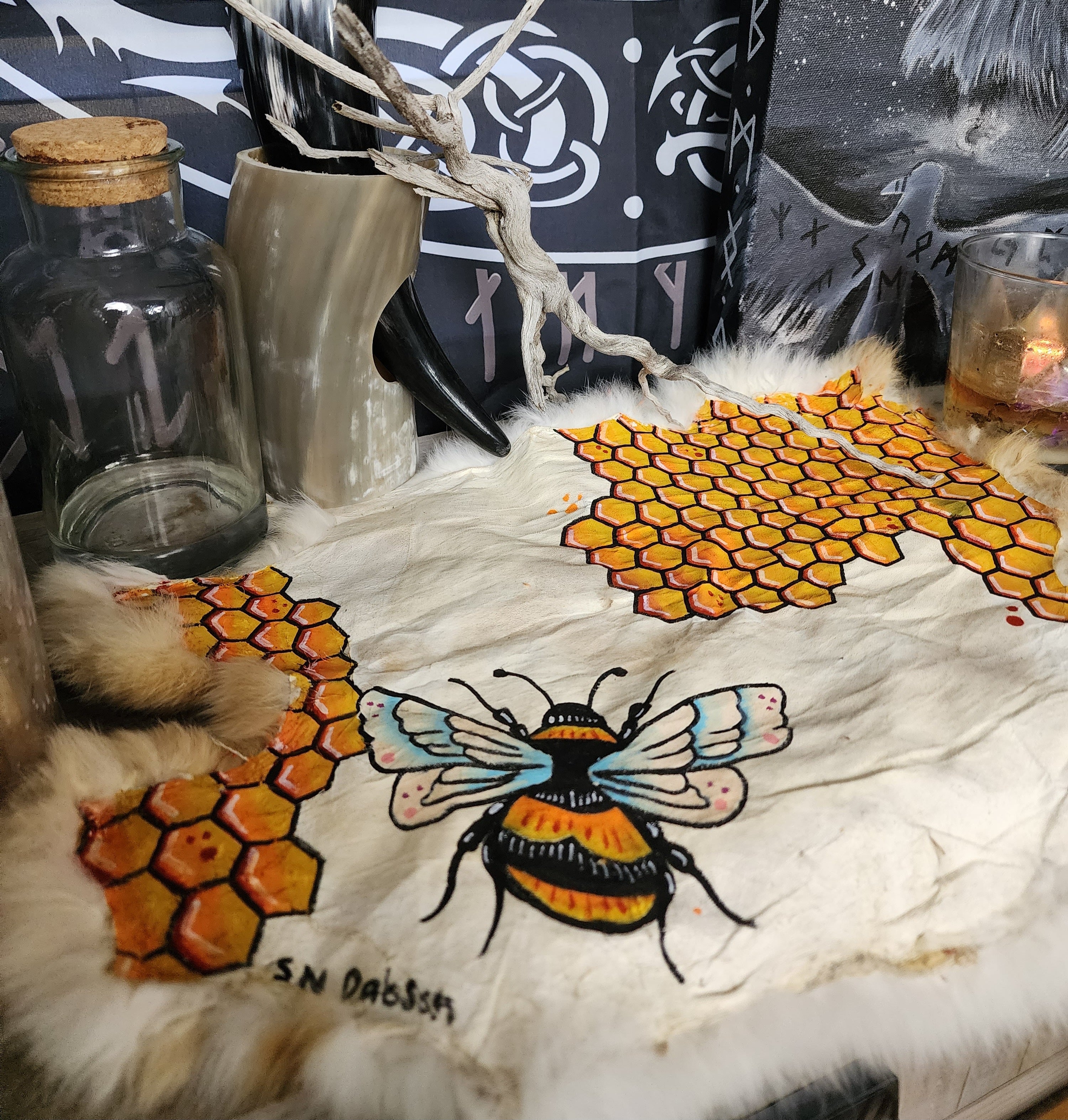 Honeycomb rabbit hide altar cloth – SN Dabson Art